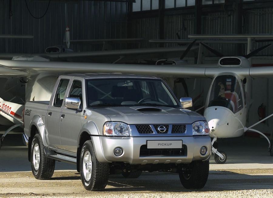  Nissan Navara Pickup Crew Cab 2001 года  (фото 9 из 11)
